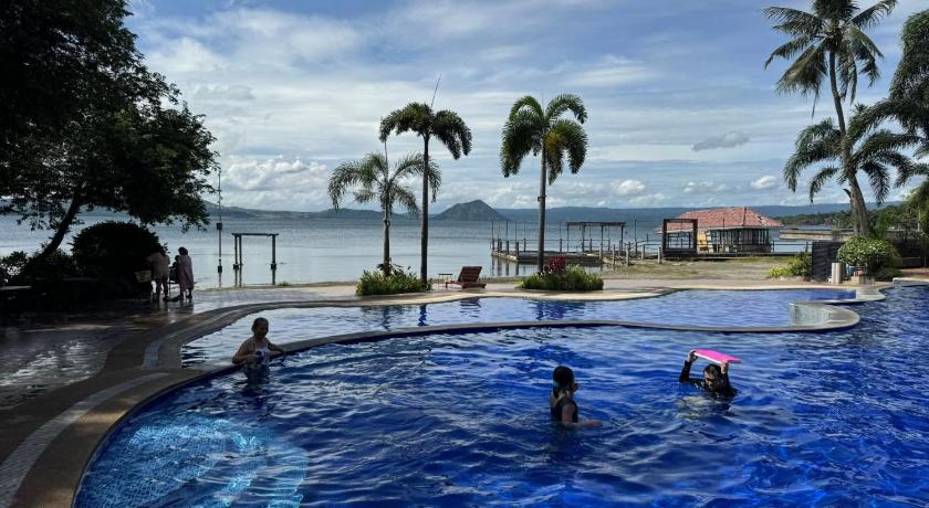 Image of Studio with Lake View 3