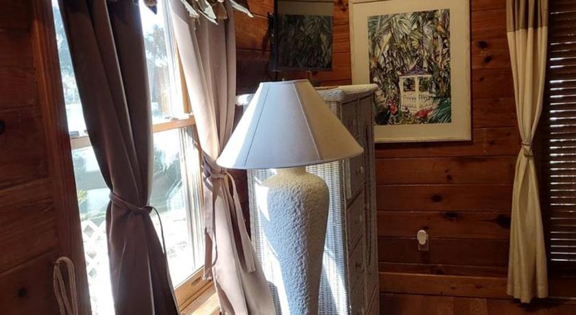 레이크 헬렌 Charming Lakefront Room with Private Porch & Canoe Rentals Near Lake Helen, Florida 2성급 숙소 수영장