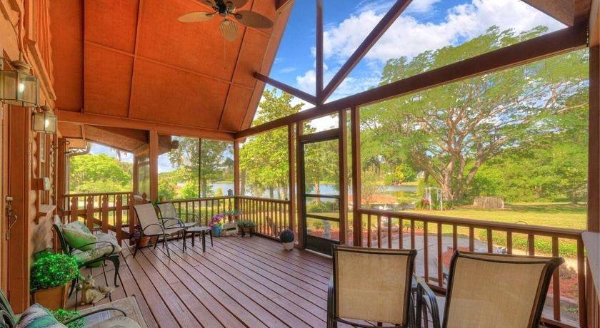 레이크 헬렌 Charming Lakefront Room with Private Porch & Canoe Rentals Near Lake Helen, Florida 2성급 숙소 로비