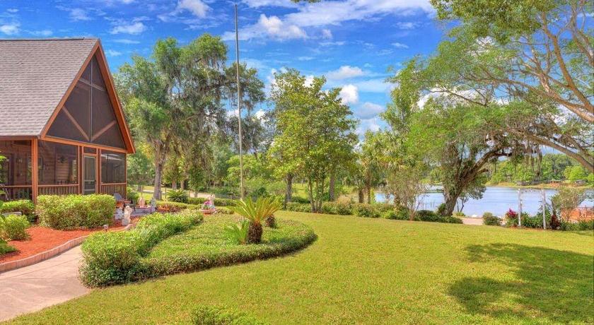 레이크 헬렌 Charming Lakefront Room with Private Porch & Canoe Rentals Near Lake Helen, Florida 2성급 숙소 수영장