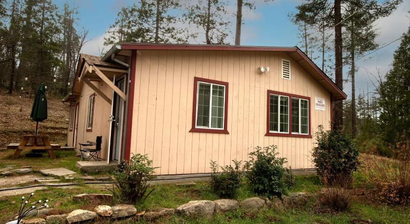 그로브랜드 (CA) Cozy Nature-Filled Home with Garden & Night Sky Views Near Yosemite Tioga Pass, Groveland CA 3성급 숙소 레스토랑