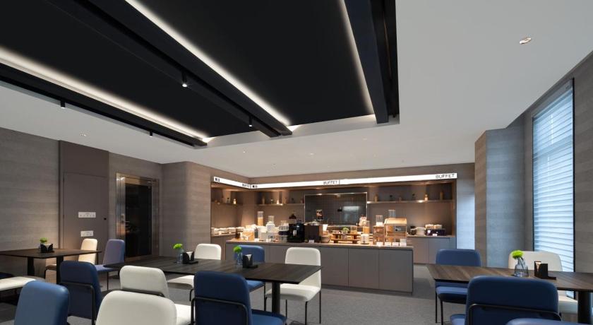 Atour Light Hotel Wuhan Jianghan Road Xunlimen Metro Station - image 3