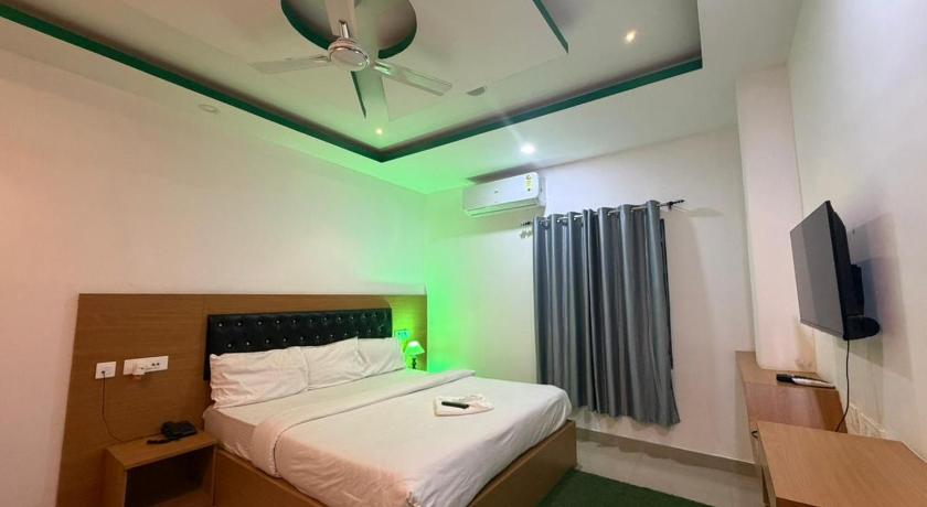 Hotel glitter - image 3