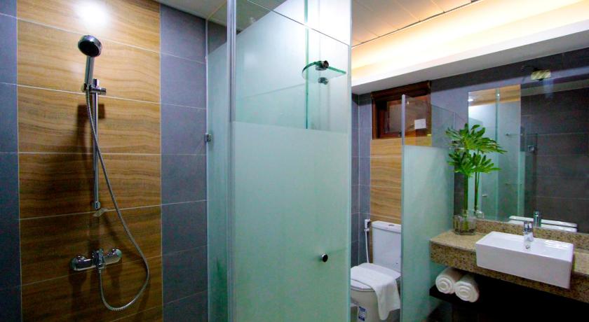 Image of Deluxe Room with Two Double Beds 2