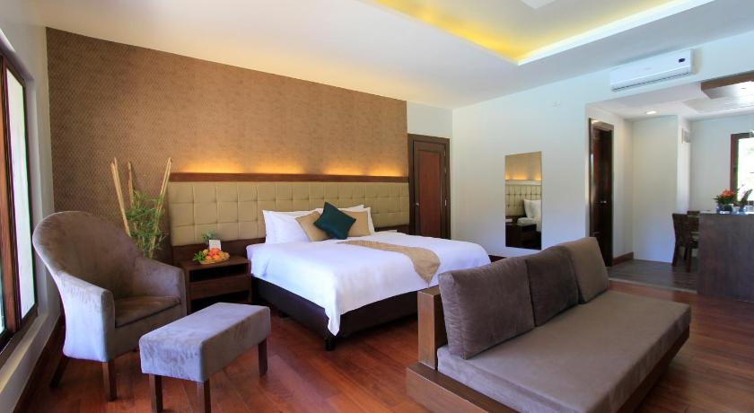Image of Suite with Pool View 0