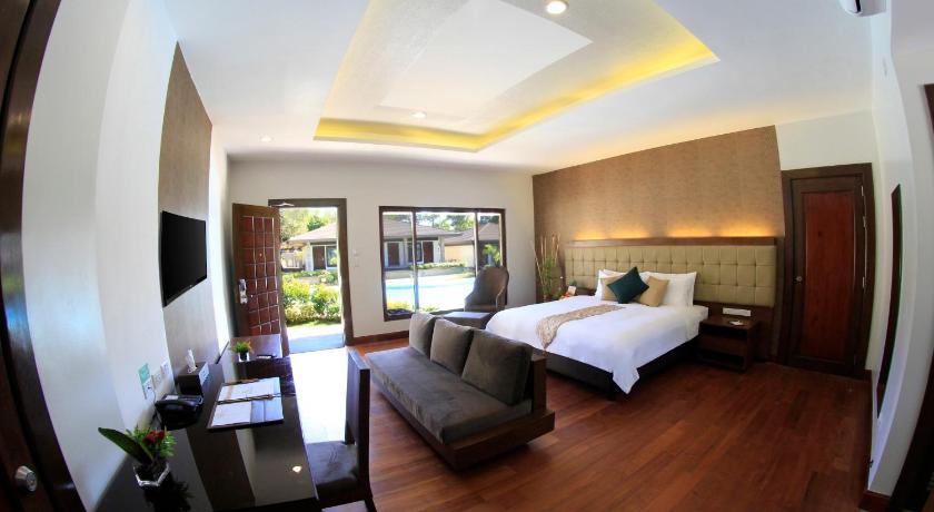 Image of Suite with Pool View 10