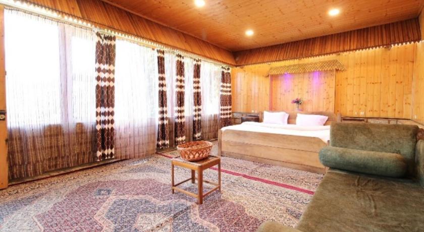 Hotel Lake Side – Srinagar, PA