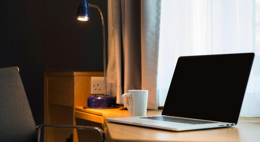 Image of Standard Room with Free Hot Breakfast 3