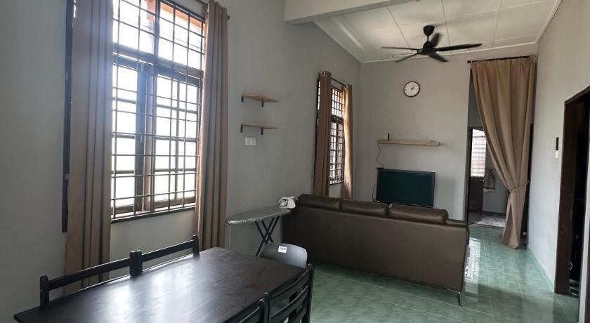 クアラトレンガヌ NH2 Homestay Gong Badak 3つ星 ゲストハウス スイート