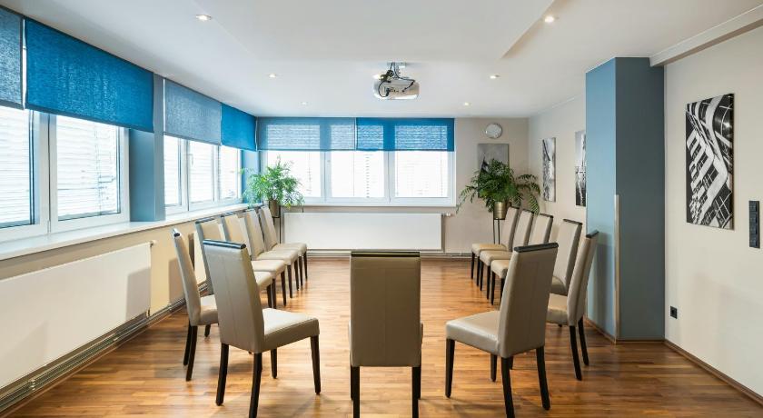 ベルリン Leonardo Hotel Berlin 3つ星 ホテル レストラン