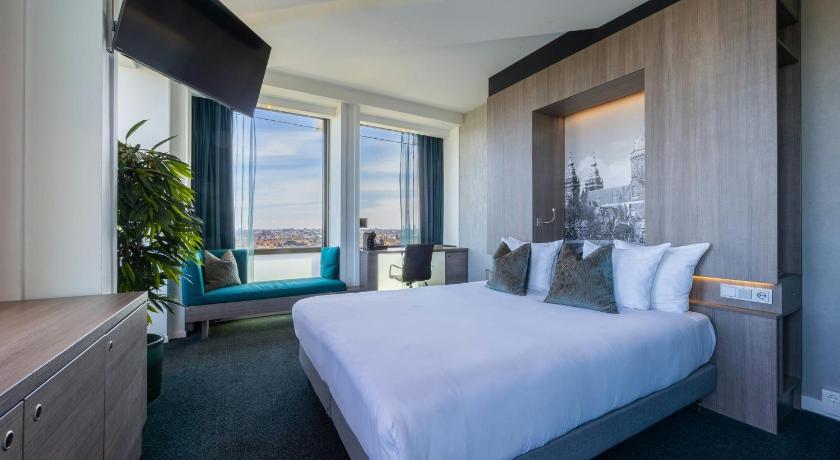 Image of Deluxe Room 1 Queen Bed 1