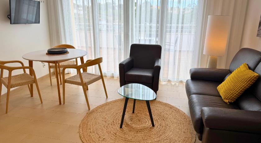 Image of One-Bedroom Apartment with Balcony 3