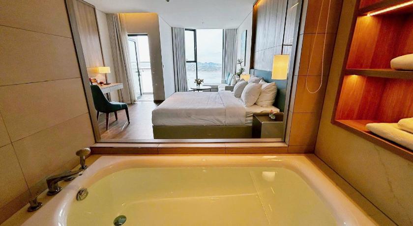 Spring Alacarte Ha Long Luxury Studio - image 7
