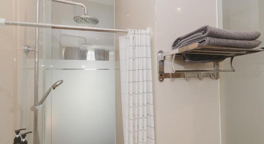 巴厘 Bali Bustle Pararaton Coliving and Coworking Space 3星级 酒店 大堂