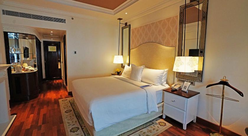Image of Towers Queen Room 1