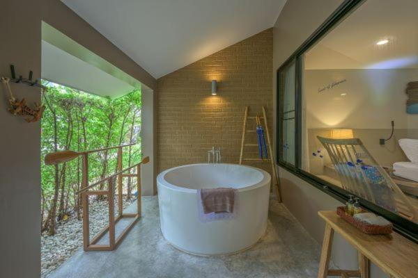 Image of Grand Deluxe Room 5