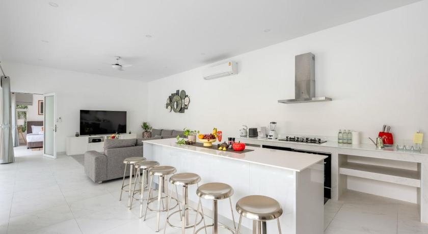 Bougain Villas Salad Beach - image 5