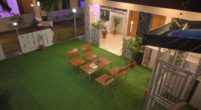 Heavens Hotel - image 12