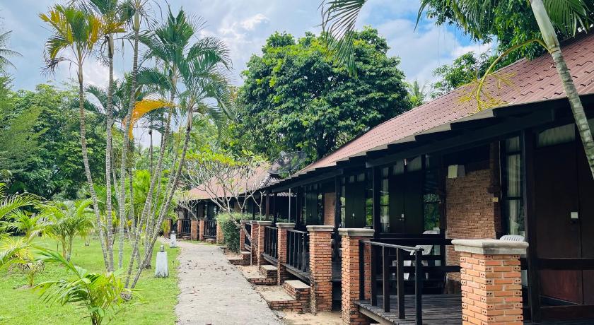 Prachuap Khiri Khan Suan Ban Krut Beach Resort 3-Star Hotel exterior