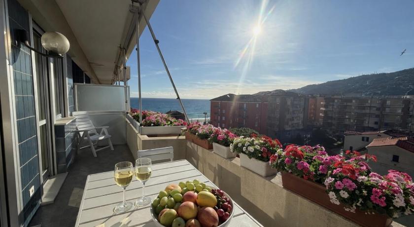 Fronte mare con terrazza e garage