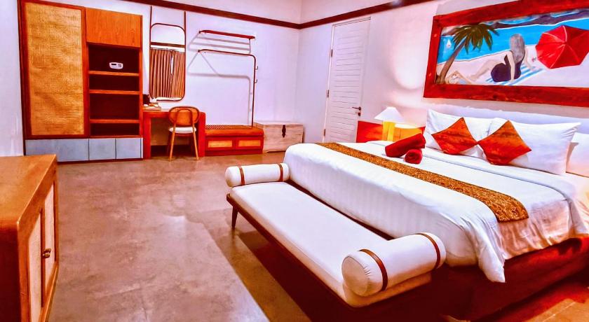 Image of Pool Deluxe Double Room 13