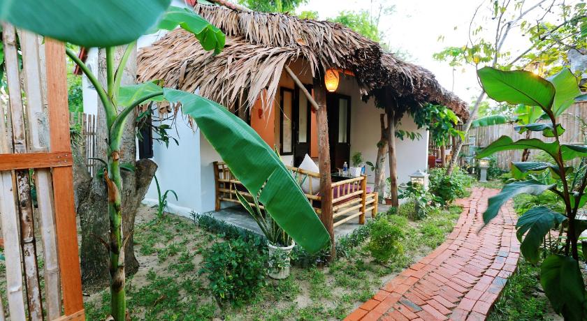Image of Cottage with Garden View 1