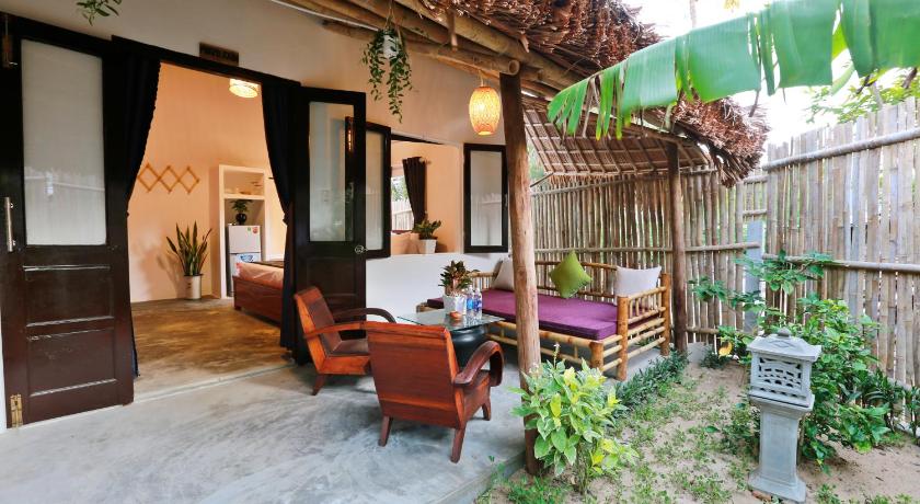 Image of Cottage with Garden View 5
