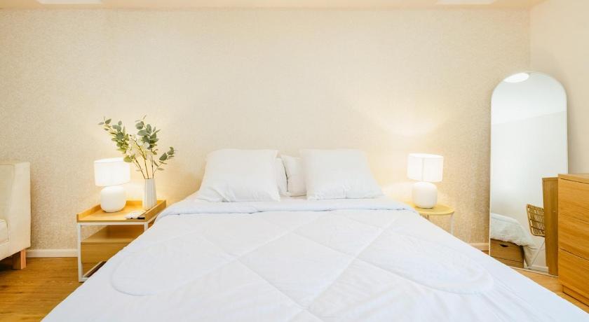 Image of One-Bedroom Apartment 11