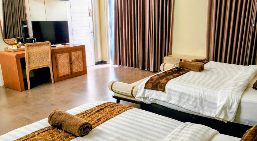 Image of Deluxe Triple Room 6