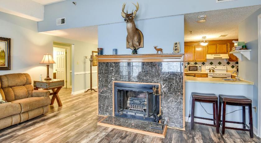 Less Than 4 Mi to Sugar Mtn Resort Condo with Indoor Pool!