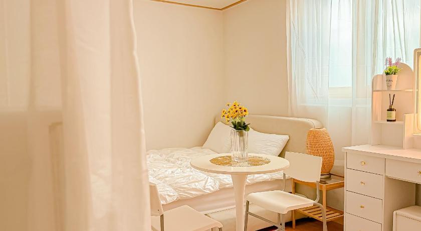 首尔 Hongdae Station 10-minute walk Yeonnam Stay2 住宿 客房
