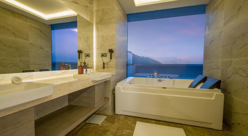 2 Single Beds, Non-Smoking, Balcony, Mountain View, Full Breakfast