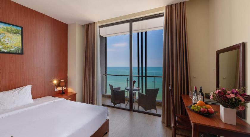 Image of Deluxe with Ocean View 11