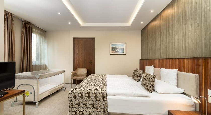 Image of Deluxe Double or Twin Room 5