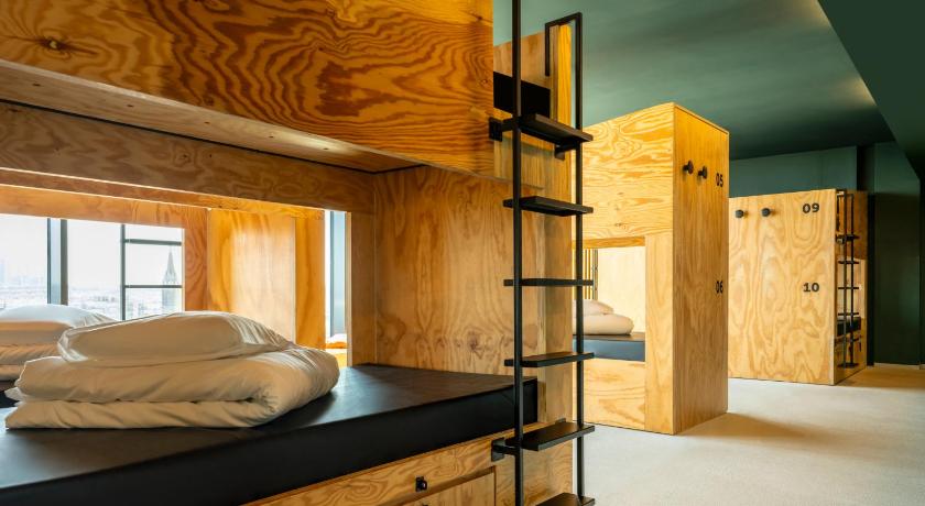 10-12人混合宿舍中的一張床位－附連通浴室 (1 bed in 10-12 person mixed dorm -- en suite)圖片 0