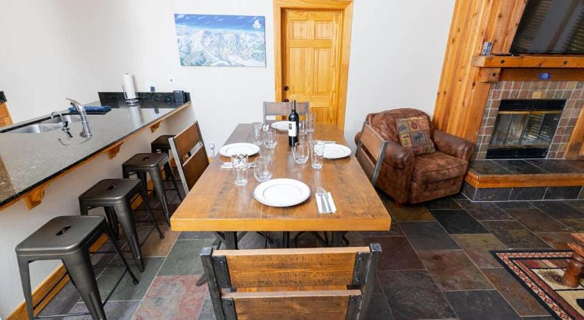 커크우드 (CA) The Meadows - 2 Bdrm Family Condo in Kirkwood 4성급 숙소 로비