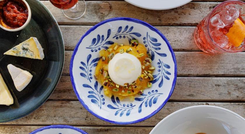 ウォリック The Rose and Crown 4つ星 ホテル プール