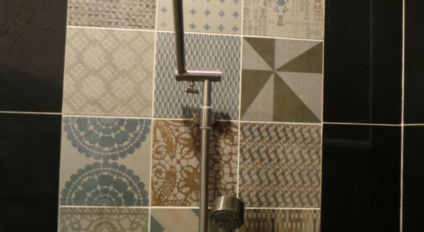 Image of Superior King Bed 11