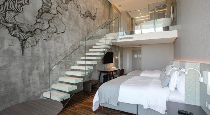 Suryaa Hotel Pinhais, Curio Collection by Hilton