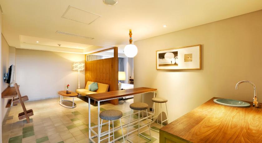Image of Junior Suite with Complimentary Treats 7