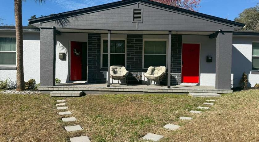 브룩스빌 (FL) 2 bedroom, 1 bath in Downtown Brooksville 2성급 숙소 수영장