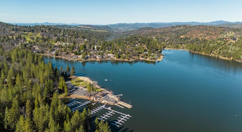 グローブランド Game Room, 8 guests- Lake, Yosemite, Sonora nearby 3つ星 宿泊施設 ロビー