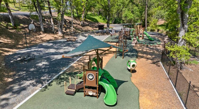 グローブランド Game Room, 8 guests- Lake, Yosemite, Sonora nearby 3つ星 宿泊施設 外観