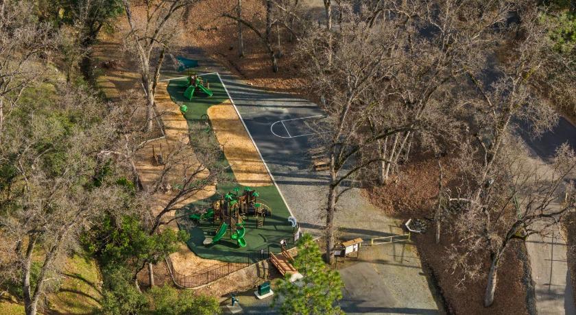 グローブランド Game Room, 8 guests- Lake, Yosemite, Sonora nearby 3つ星 宿泊施設 外観
