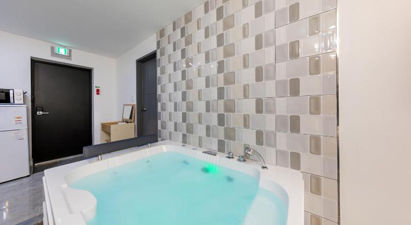 江陵 Gangneung Nishi Spa Pension 3つ星 ゲストハウス 施設