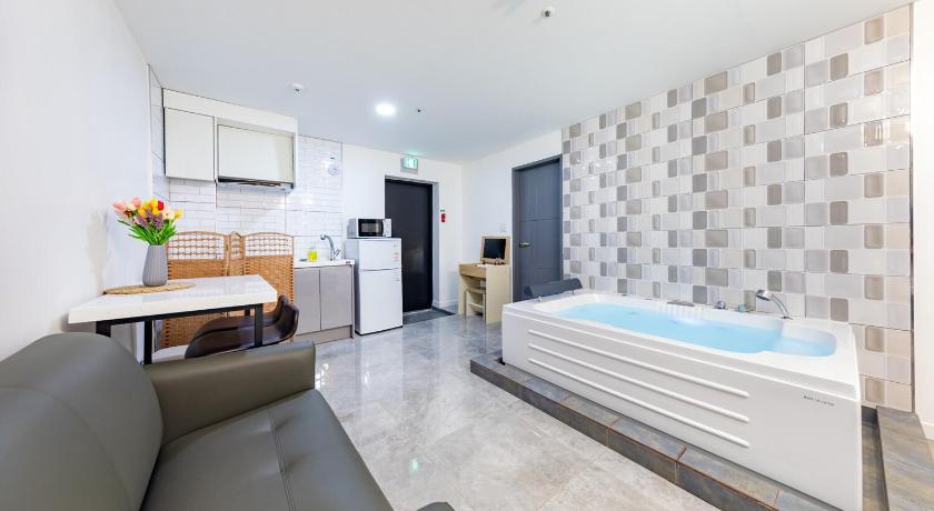 江陵 Gangneung Nishi Spa Pension 3つ星 ゲストハウス レストラン