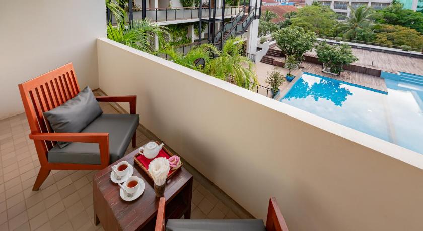 Image of Suite Pool View 14