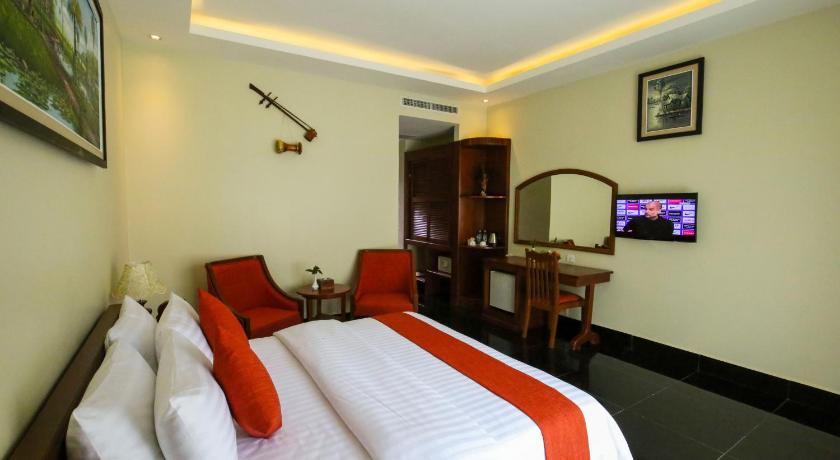 Image of Deluxe Double Balcony Pool View 9