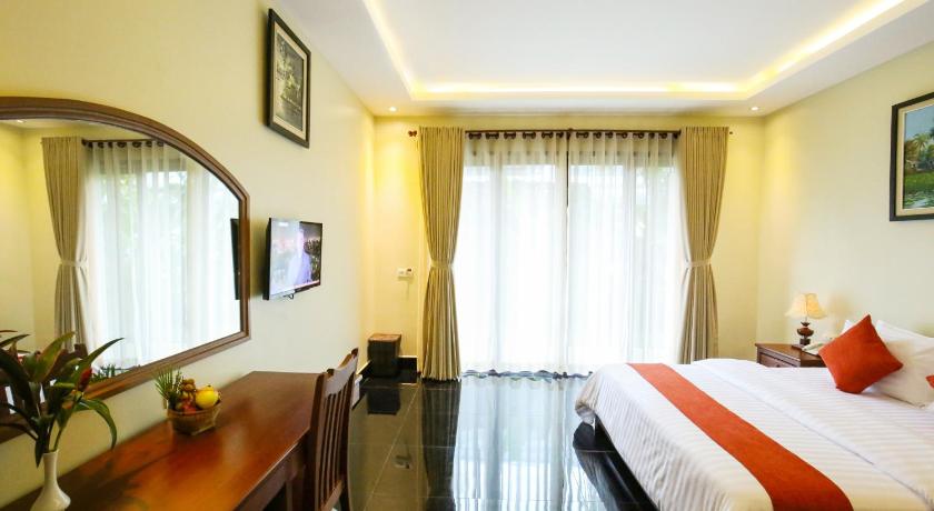 Image of Deluxe Double Balcony Pool View 5