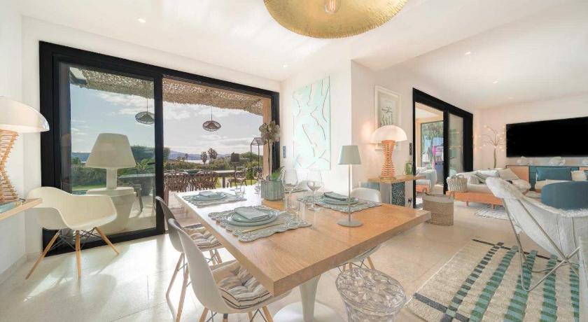 Exceptional Villa a/c 4BR/8P with Pool & Sea View - image 2